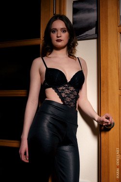 CharmModels.net/Adriana/Sexy 18yo girl on the door/IMG_3220_001.jpg