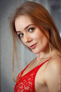 CharmModels.net/Cibella Diamond/In red lingeries glamour style on a couch/IMG_2763_001.jpg