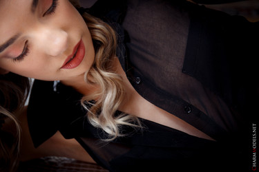 CharmModels.net/Luisa/Sexy glamour babe on the blinking floor/IMG_3706_001.jpg