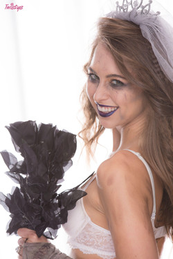 [Twistys.com] Riley Reid - Nothing Will Stop Her (26.10.2016)/tw_riley_reid_04_hr091516_pics_026.jpg