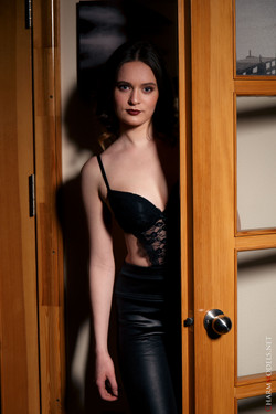 CharmModels.net/Adriana/Sexy 18yo girl on the door/IMG_3217_001.jpg