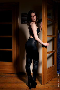 CharmModels.net/Adriana/Sexy 18yo girl on the door/IMG_3209_001.jpg