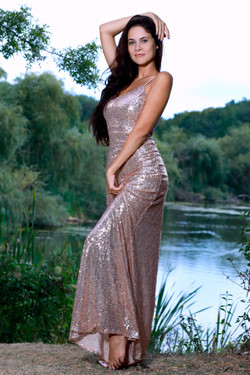Martina Mink/MetArt/2020-01-11 Martina Mink - Gown In Nature/005.jpg