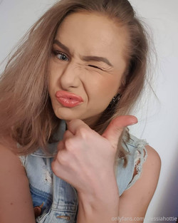 AlessiaHottie/1080x1350_0ffda16eb205e10c702c6f56ecf210116216945ddf942e78046.jpg