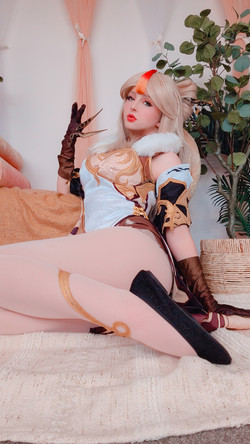 Mikomin Photosets Pack/Ningguang (Updated 2021-10-17)/025_Ningguang_by_Mikomin_Selfie_5.jpg