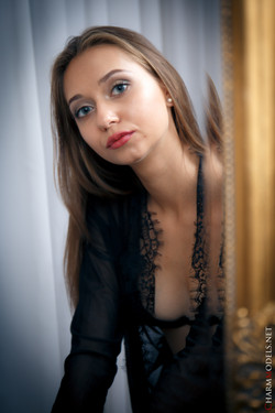 CharmModels.net/Celine/Premiere/IMG_1493_001.jpg
