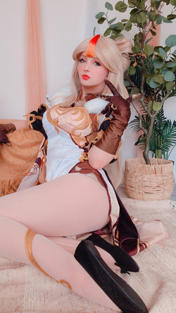 Mikomin Photosets Pack/Ningguang (Updated 2021-10-17)/024_Ningguang_by_Mikomin_Selfie_4.jpg