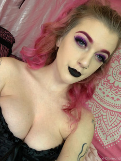 [OnlyFans] roxxidiamond - 46 Vids & 1593 Pics - @roxxidiamond - (20191108-20220204)/Images/roxxidiamond-2020-02-09-146113983-Big tiddy goth girlfriend.jpg