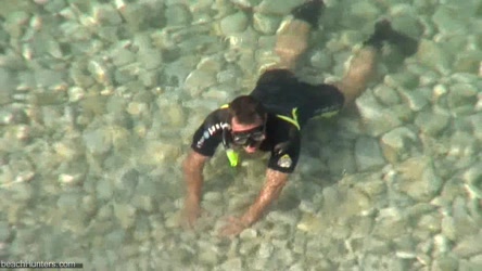 BeachHunters_18313-18418/bh_18339.avi