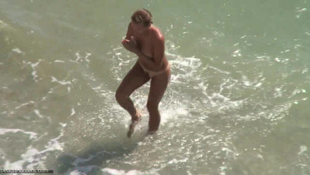 BeachHunters_17359-17464/bh_17387.avi